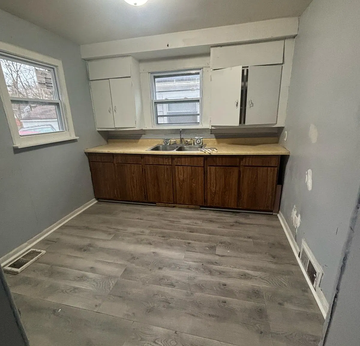 3 bed, 900 sqft, $1,498 — Photo 1
