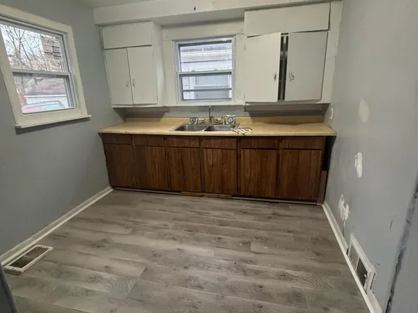 1421 Roosevelt Ave, Lansing, MI 48915