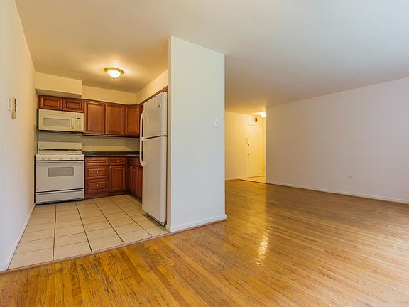 3rd image of 8248 Rockwell Ave