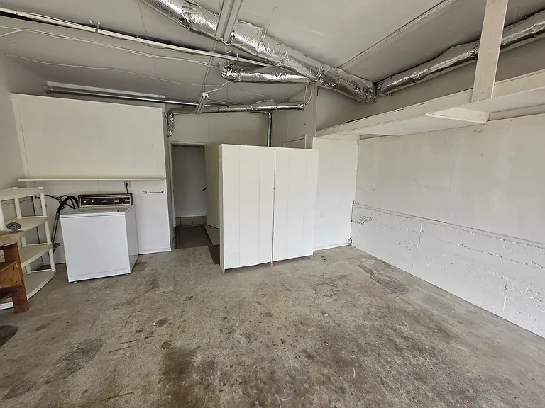 1744 Wesley Ave — Photo 46