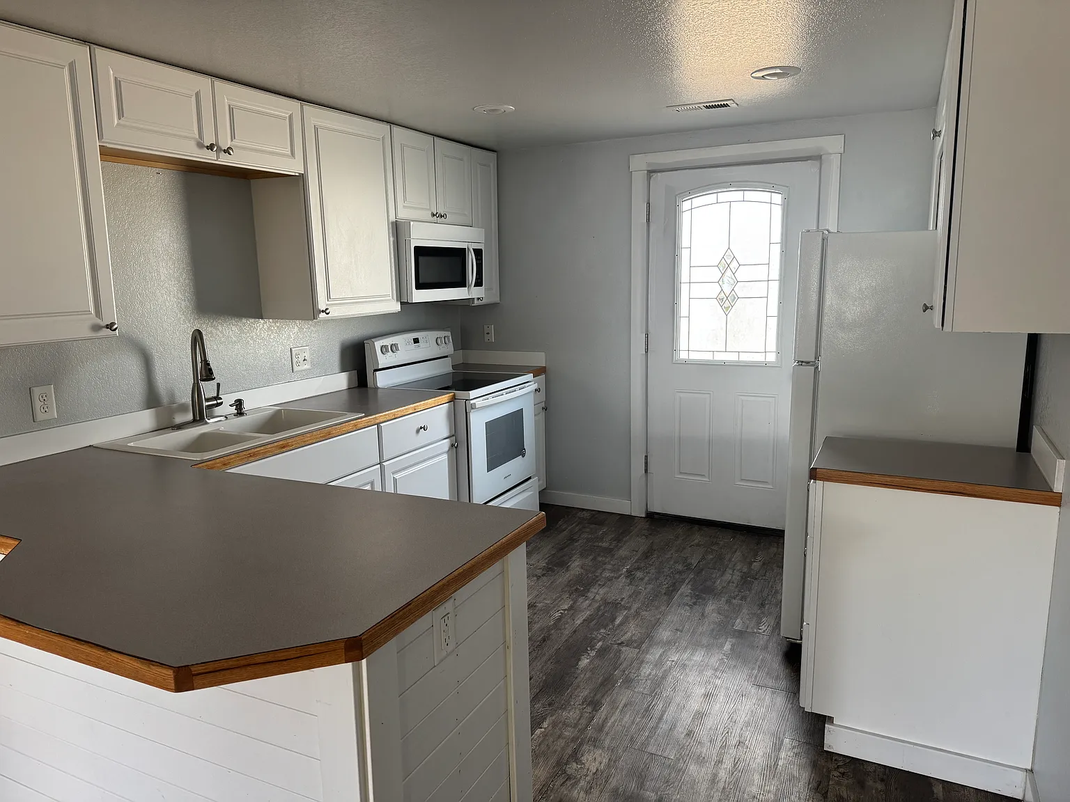 2 bed, 1122 sqft, $1,800 — Photo 3