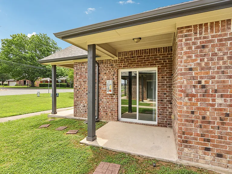 B2 - DUPLEX - 2BD, 2BA - 1054SF - Patio