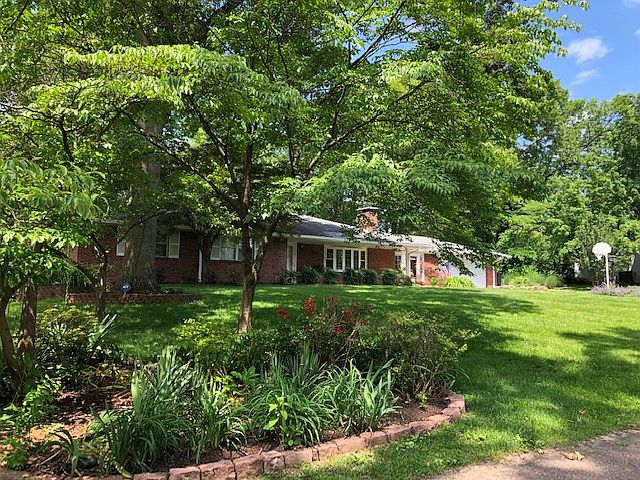 2nd image of 1213 Briarwood Dr