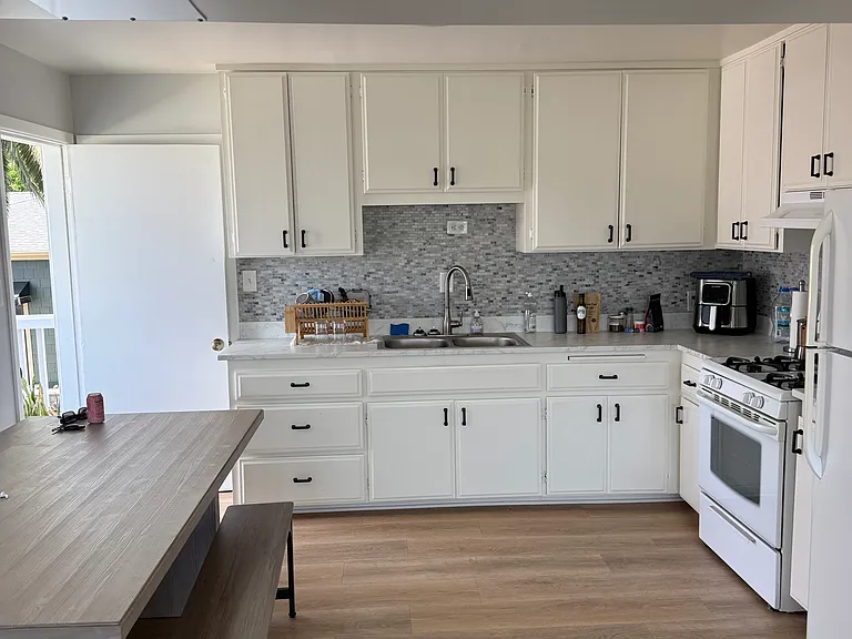 146 N Cedros Ave — Photo 6