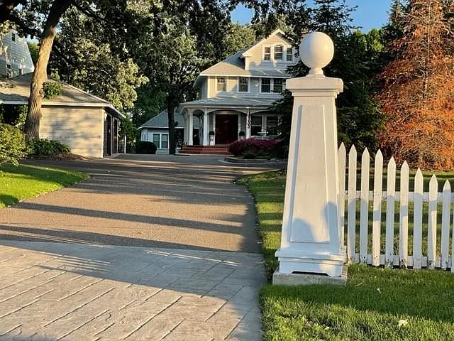 4562 Lake Ave — Photo 2