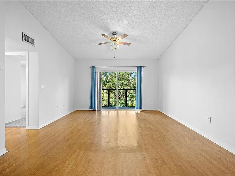200 Crestwood Ct N #211 — Photo 8