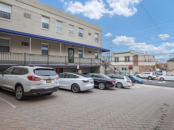 2nd image of 280 Undercliff Ave APT 2