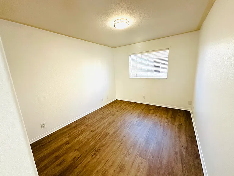 1524 E Spruce St #B — Photo 6