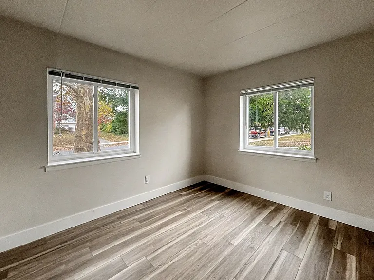 8 Midland Rd — Photo 5