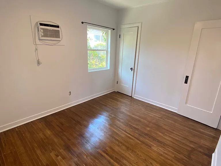 1134 N Evergreen Ave — Photo 13