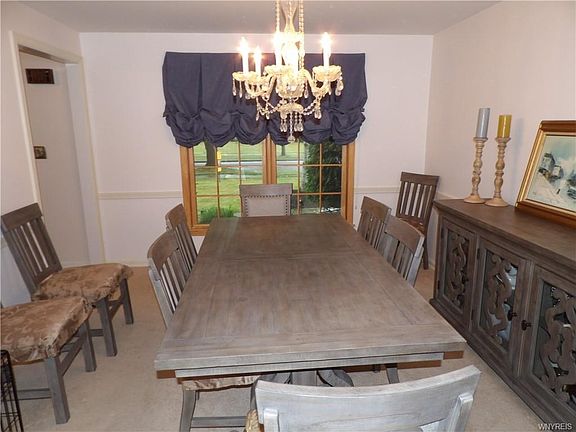 3rd image of 211 Surrey Run