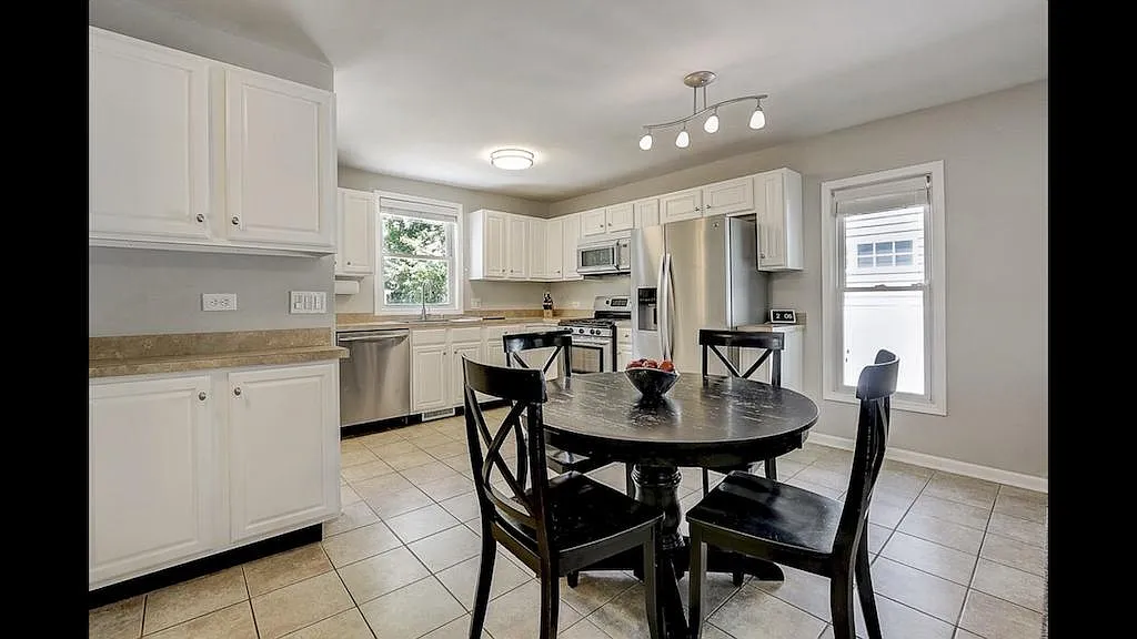 3 bed, 1200 sqft, $2,800 — Photo 2