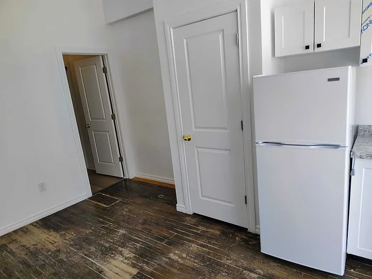 494 Somerset St — Photo 16
