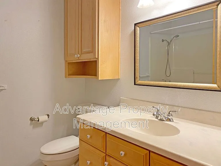 1340 SW Timian St — Photo 17