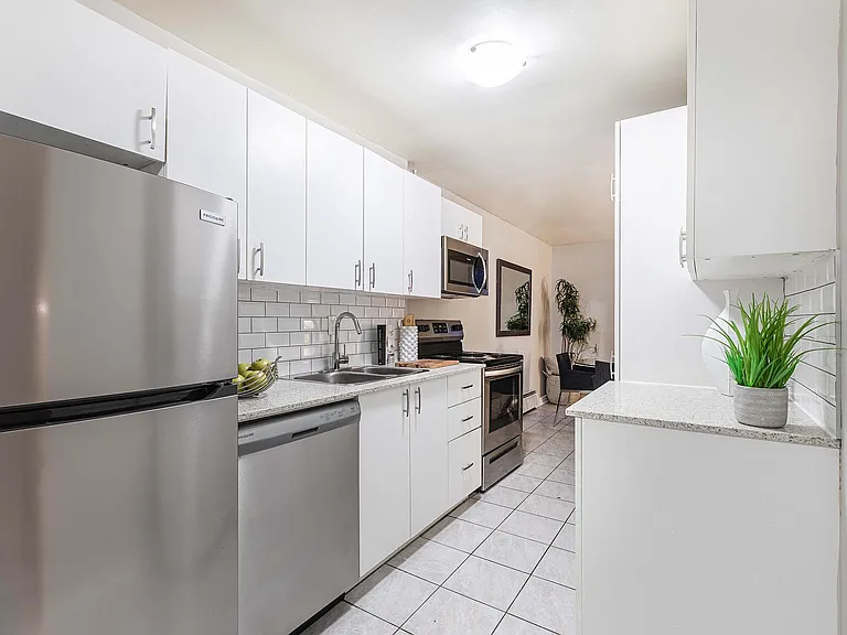 695 Talbot St #1 & 14 — Photo 12