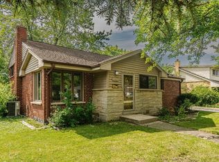 8425 W Crain St, Niles, IL 60714