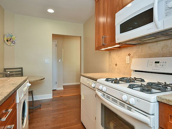 5th image of 701 Palmer Ct APT 1A