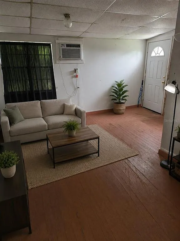 2 bed, 1.0 bath, 675 sqft, $999 — Photo 1