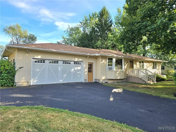4358 Beach Ridge Rd, North Tonawanda, NY 14120