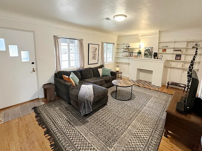 801 Solano Dr NE — Photo 4