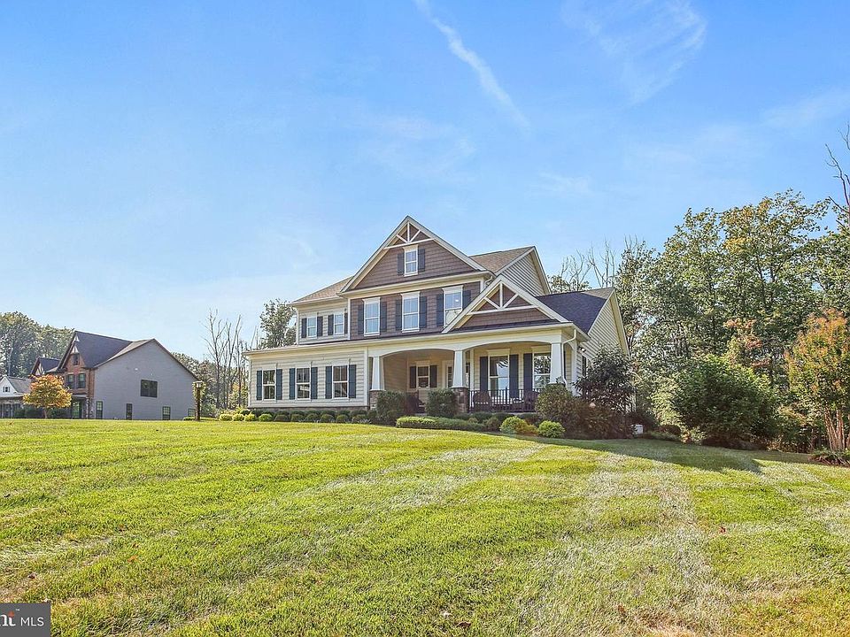 1st image of 136 Greentree Farm Dr