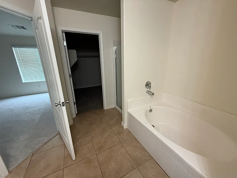 1821 Chisholm Trl NE — Photo 27