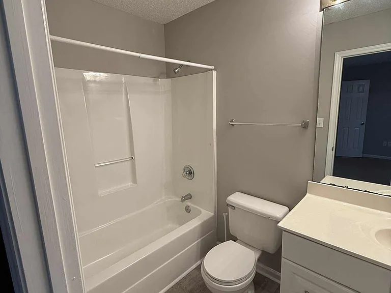 1801 Summerhaven Dr #B — Photo 10