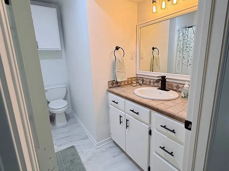 2216 Crestwood Dr — Photo 9