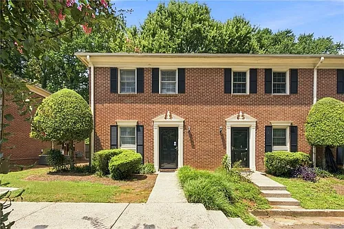 136 Sterling Ct Photo 1