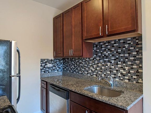5th image of 2240 W Wilson Ave #204