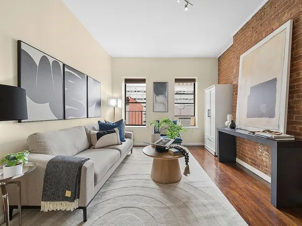 438 W 49th St APT 5A, New York, NY 10019