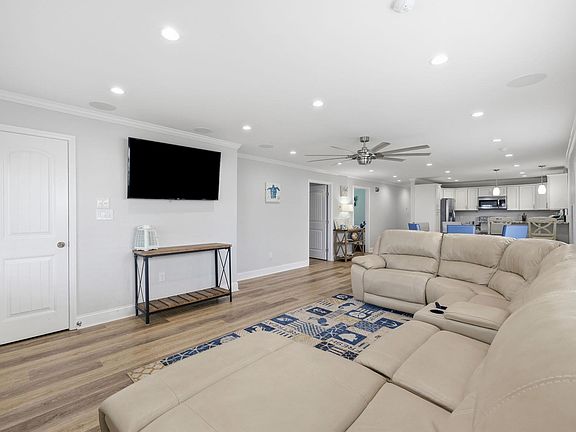 5th image of 940 S Ocean Blvd.
