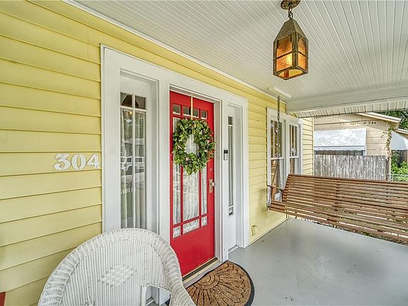 2nd image of 304 W Chelsea St