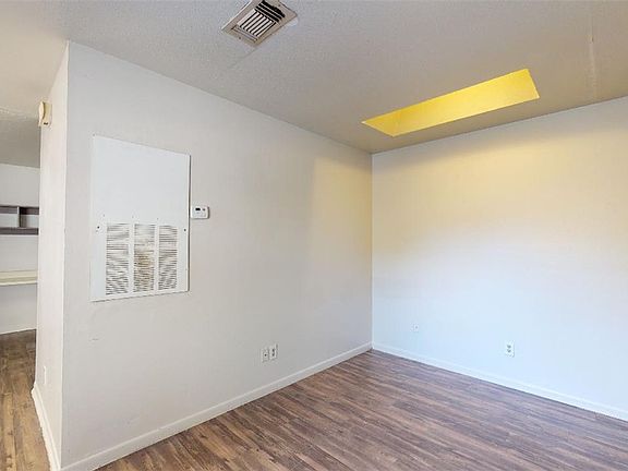 2nd image of 725 Peppertree Dr APT 15