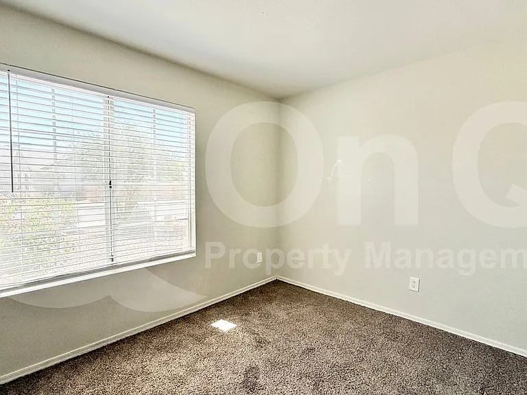907 N Falcon Dr — Photo 12