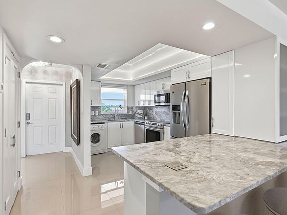 5th image of 1040 BANYAN Road #504C