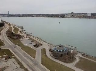 515 Riverside Dr W #1001, Windsor, ON N9A7C3