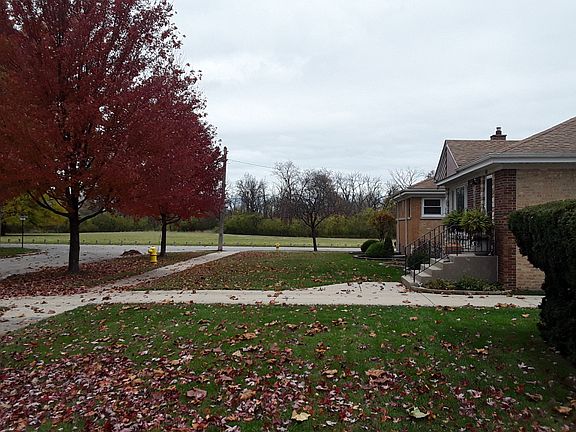 4th image of 6913 W Birchwood Ave