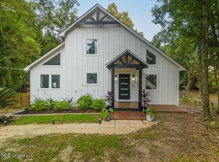 504 Forest Hill Dr, Ocean Springs, MS 39564