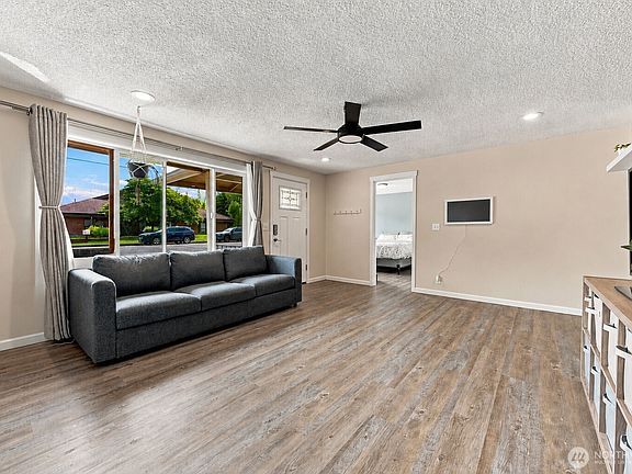 3rd image of 1008 13th Street SW