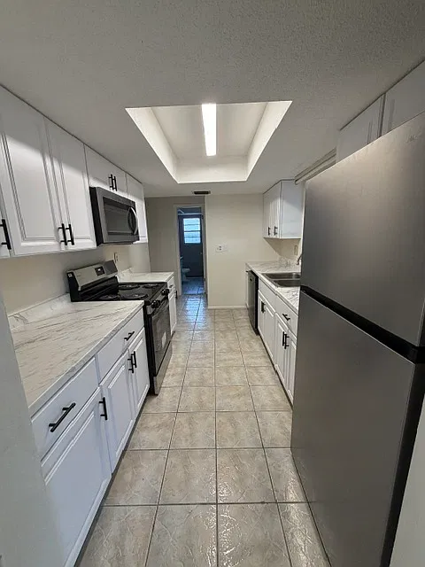 2 bed, 1103 sqft, $1,895 — Photo 2