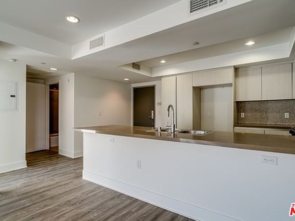 5th image of 10473 Santa Monica Blvd Ph 4