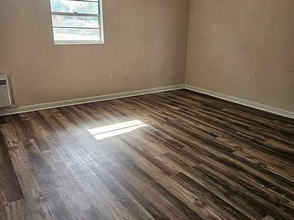 4th image of 2210 Thonotosassa Rd #10