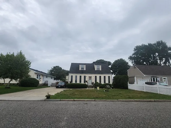 139 W 21st St, Deer Park, NY 11729