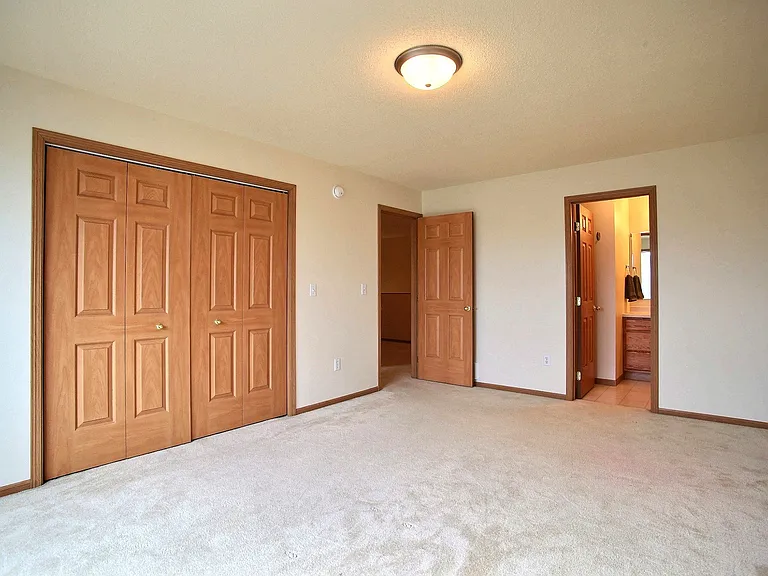 Fargo, ND Charleswood Townhomes | Bedroom