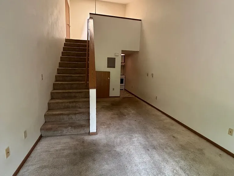 204 E Oak St — Photo 6
