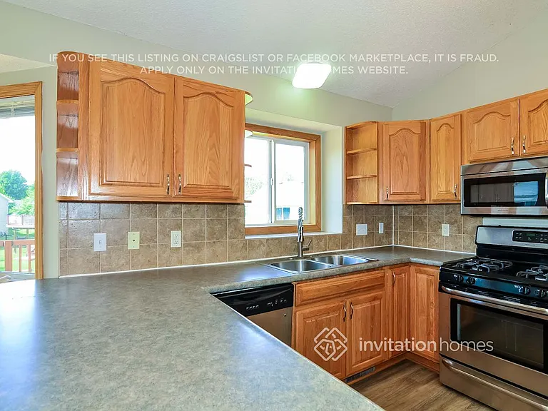2243 Belfast St W — Photo 9