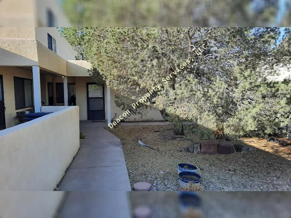 Spacious Renovated 2 Bed 2 Bath with Private Outdoor Space, 12340 Candelaria Rd NE APT 2, Albuquerque, NM 87112