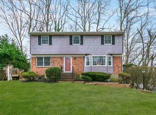 74 Bay Rd, Halesite, NY 11743