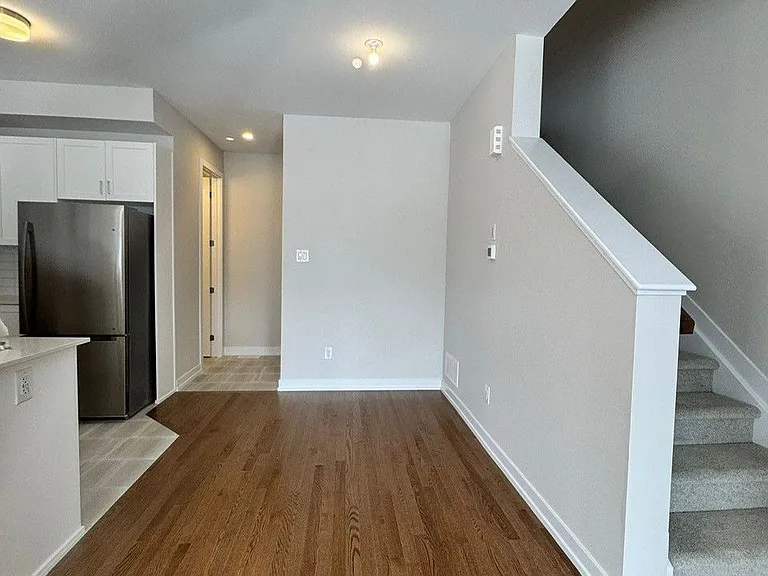 534 Oldenburg Ave — Photo 7